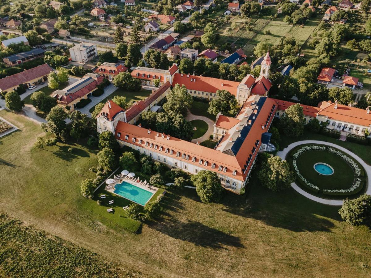 Hotel Chateau Bela Exteriör bild
