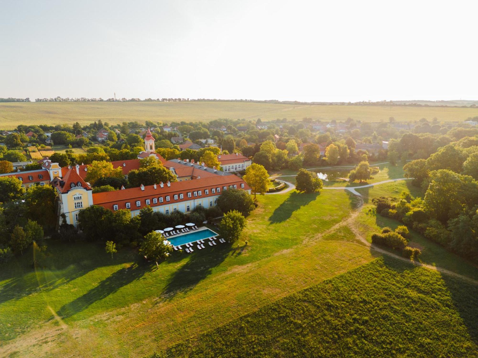 Hotel Chateau Bela Exteriör bild