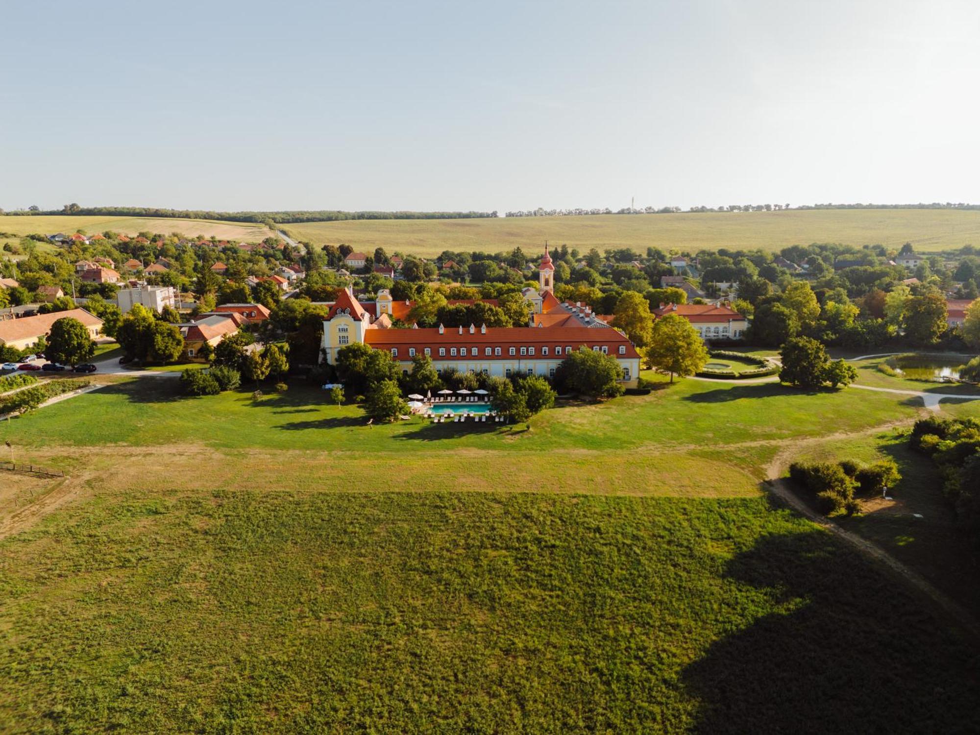 Hotel Chateau Bela Exteriör bild