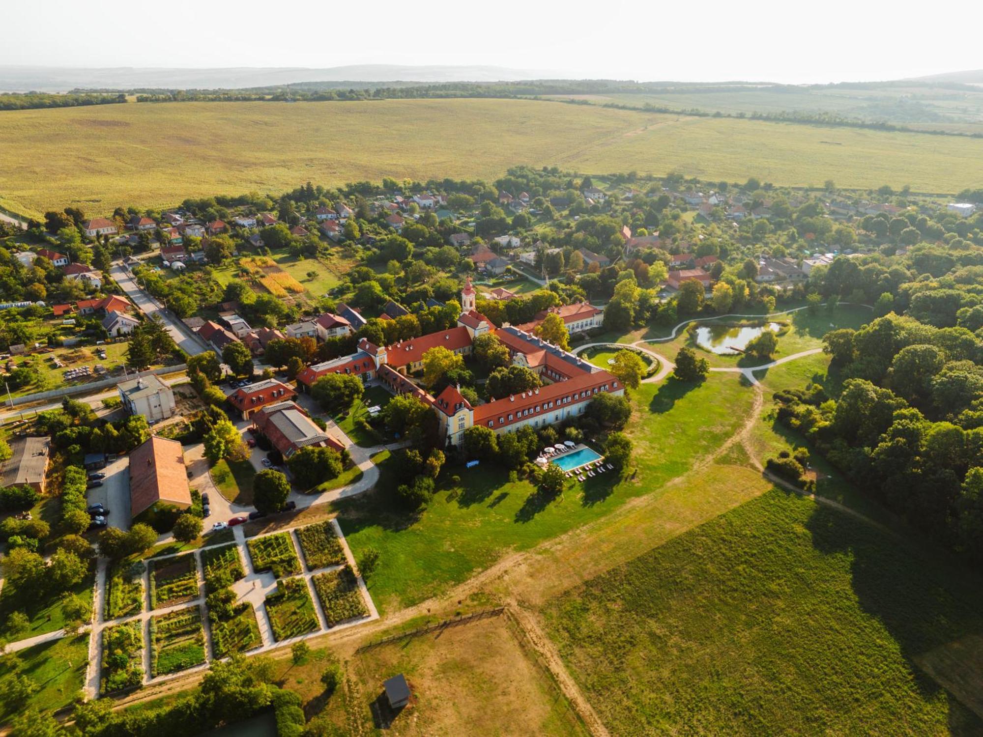 Hotel Chateau Bela Exteriör bild