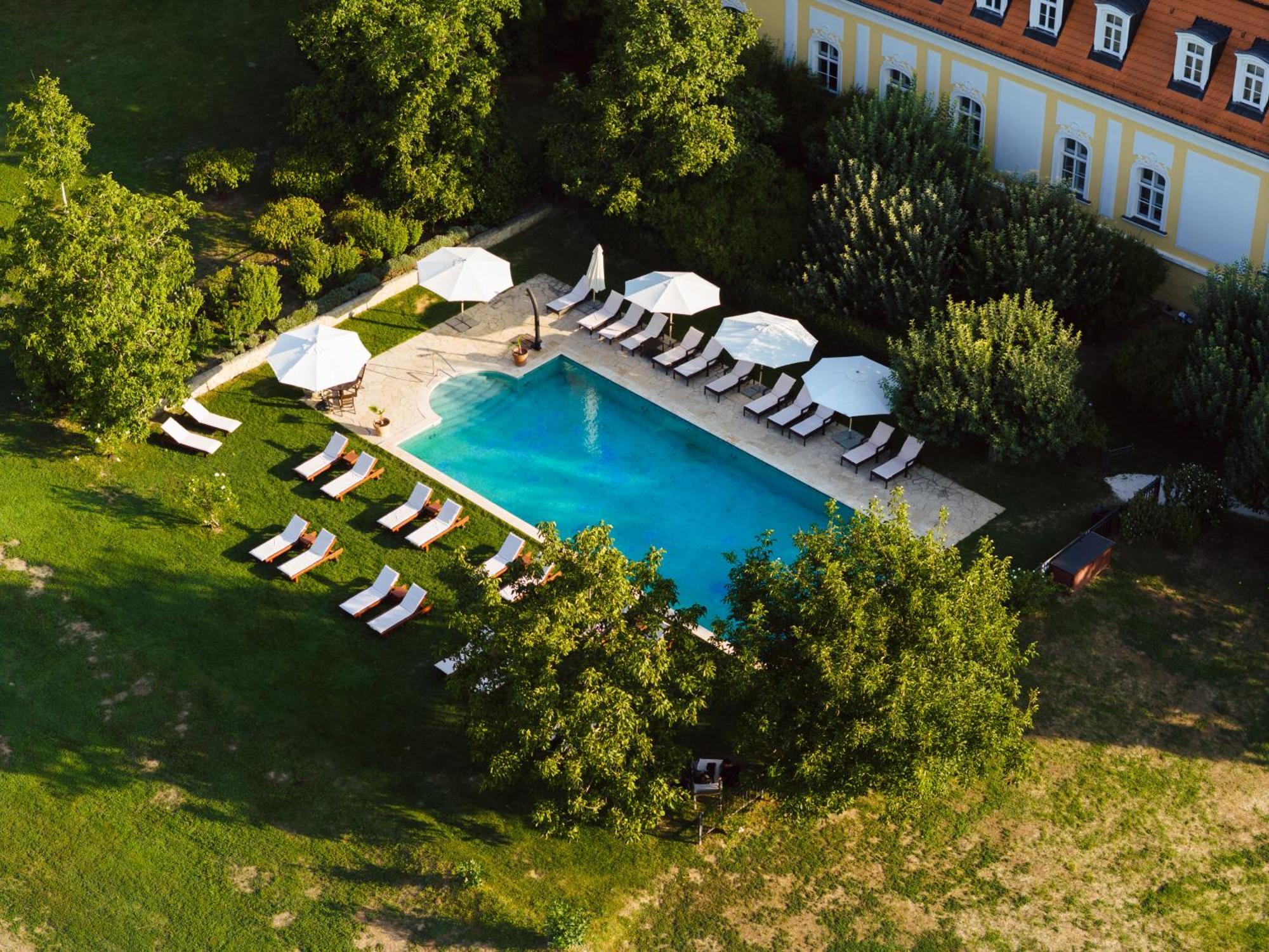 Hotel Chateau Bela Exteriör bild